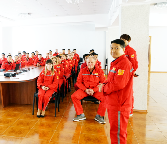 05 2021年7月1日，組織烏克蘭籍員工觀(guān)看建黨100周年慶祝大會(huì ).png