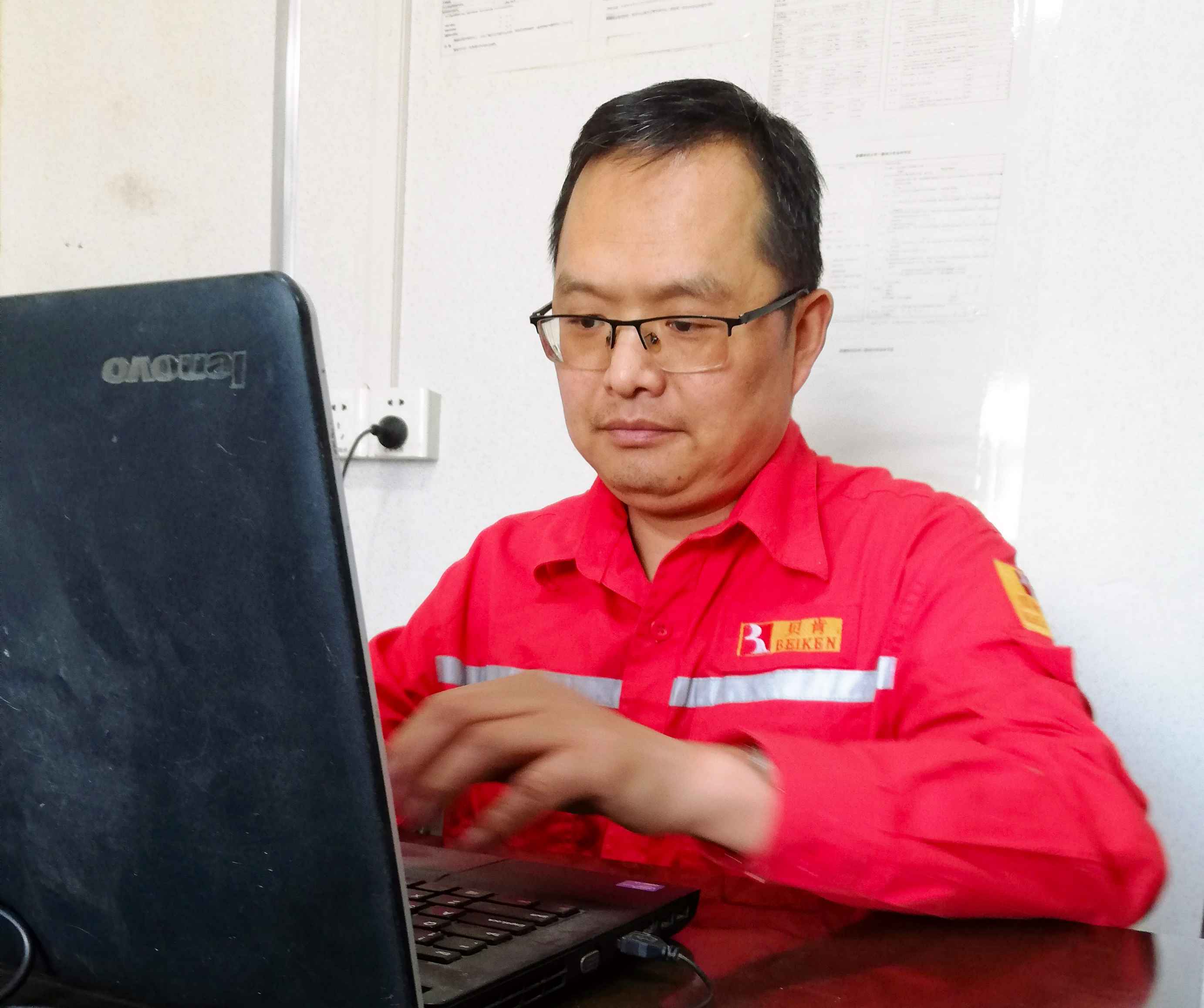 蔣戰峰：泡出來(lái)的工程技術(shù)“指導員”(圖3)